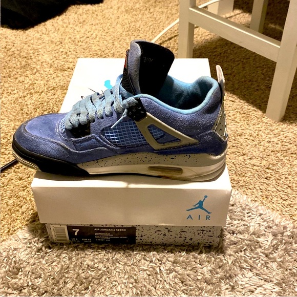 Jordan 4 Retro University Blue